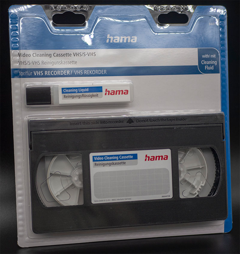 Ein Bilder der HAMA 44728 VHS-Reinigungskassette im Blister.